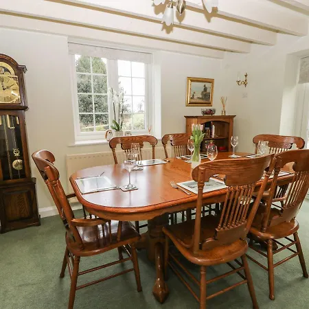 بيت للعطل Manor House *